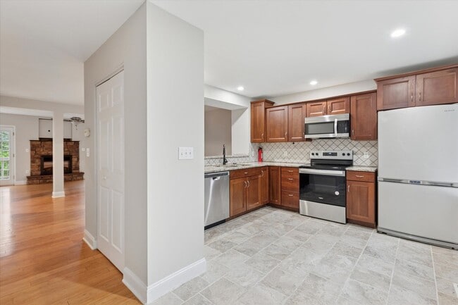 Building Photo - 3B/4B Townhome in Phoenixville!