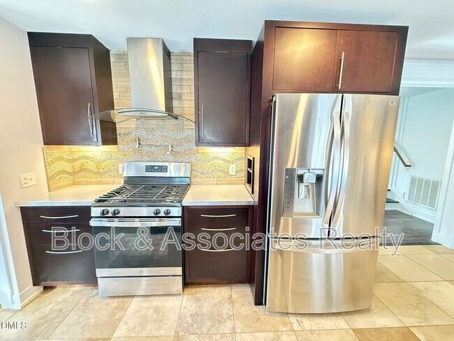 Building Photo - 121 Marilou Ln