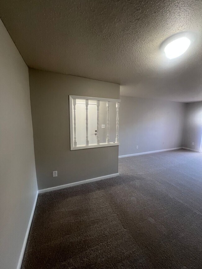 Building Photo - 2 Bedroom 2 Bath Condo