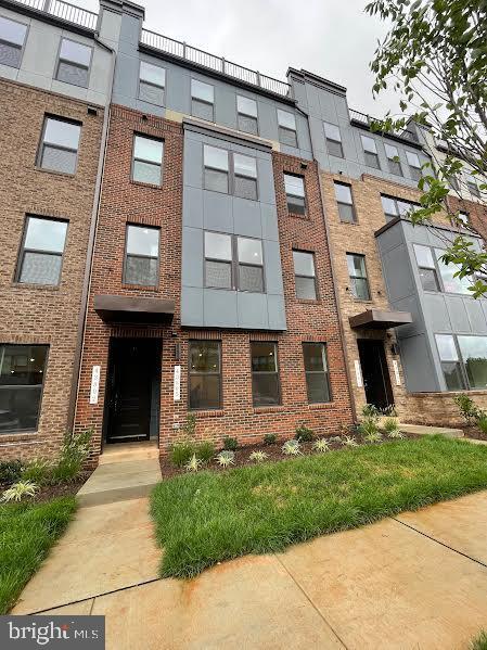 Building Photo - 43805 Middleway Ter