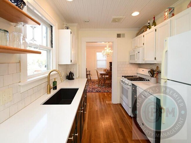 Building Photo - Discover 3-bedroom, 2.5-bath home in Omaha, NE