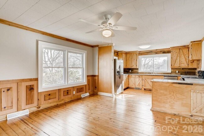 Building Photo - 503 N Church St