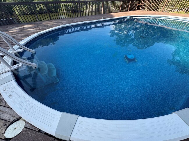 Building Photo - 772 Riverside Dr