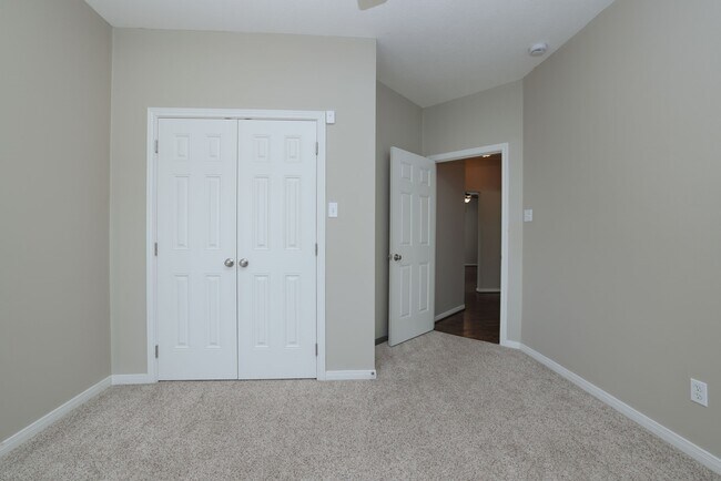 Building Photo - 105 Lawrence Marshall Dr