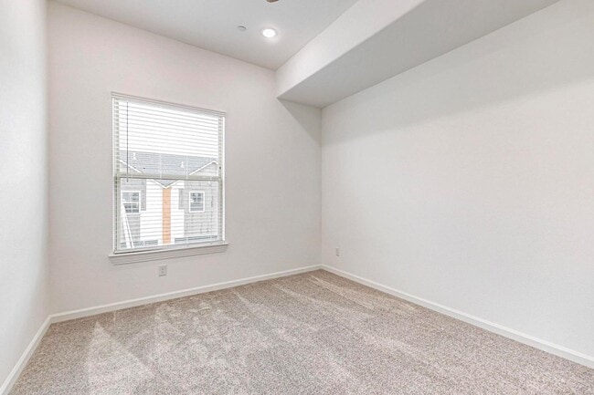 Building Photo - 4 Bed 3 Bath Luxurious Townhome in Frisco!