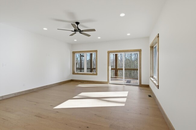 Building Photo - 106 Fairway Cir