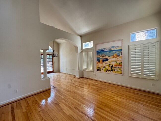 Building Photo - 5017 Toyon Way