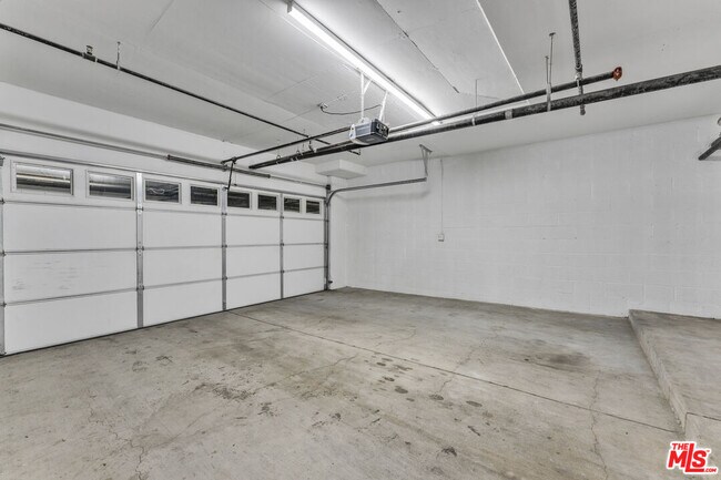 Building Photo - 413 California St