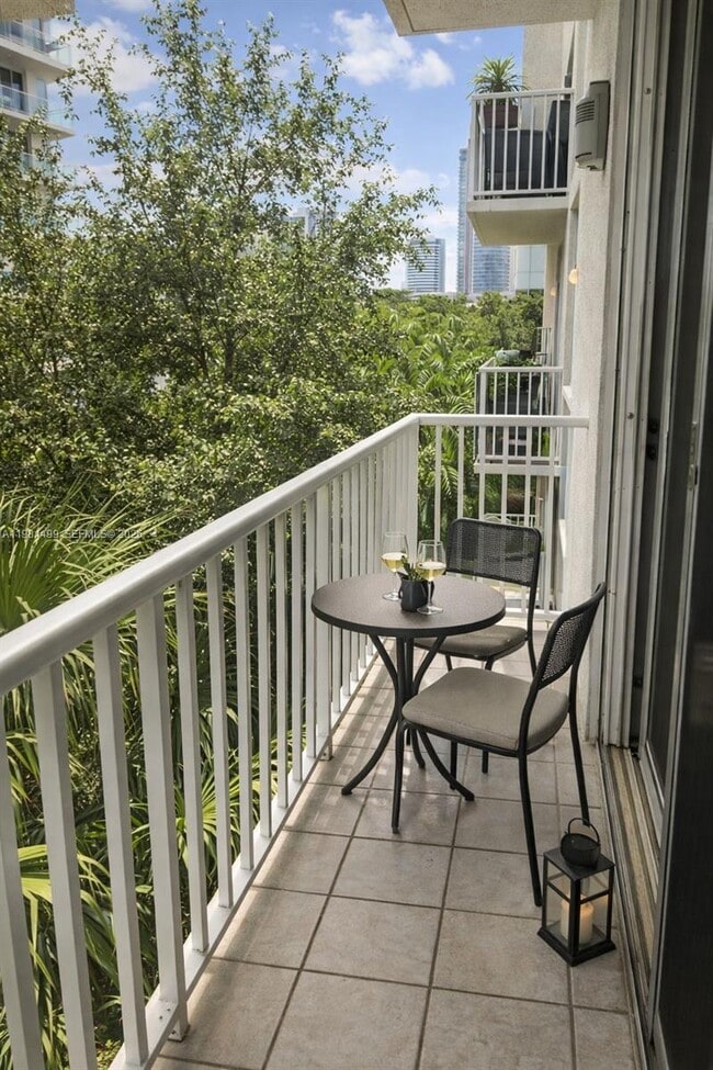 Building Photo - 126 SW 17th Rd