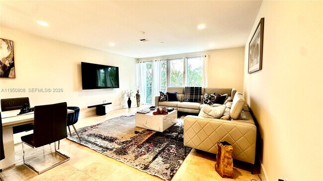 Building Photo - 814 NE 19th Ave