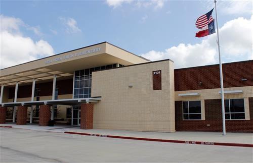 Building Photo - 1122 Rainer Dr