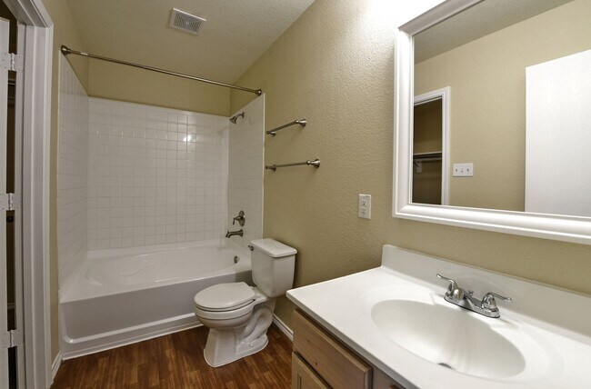 Building Photo - 4 Bedrooms!!!!! 2.5 bath and 2 attached ca...