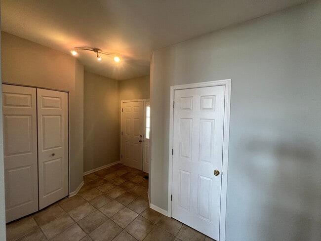 Building Photo - 6924 Clearwater Dr