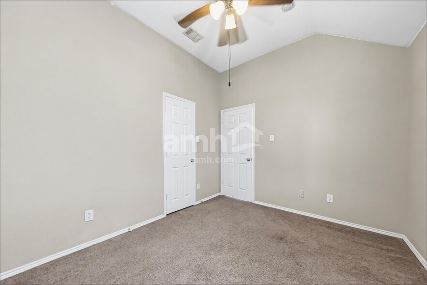 Building Photo - 9501 Navarro St