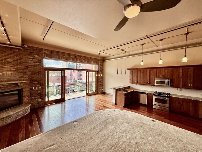 Building Photo - Luxury Studio in the Heart of Downtown Colorado Springs – All utilities included-Premium Living w...