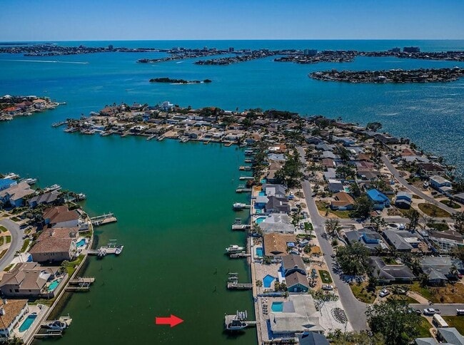 Building Photo - 2180 Dolphin Blvd S