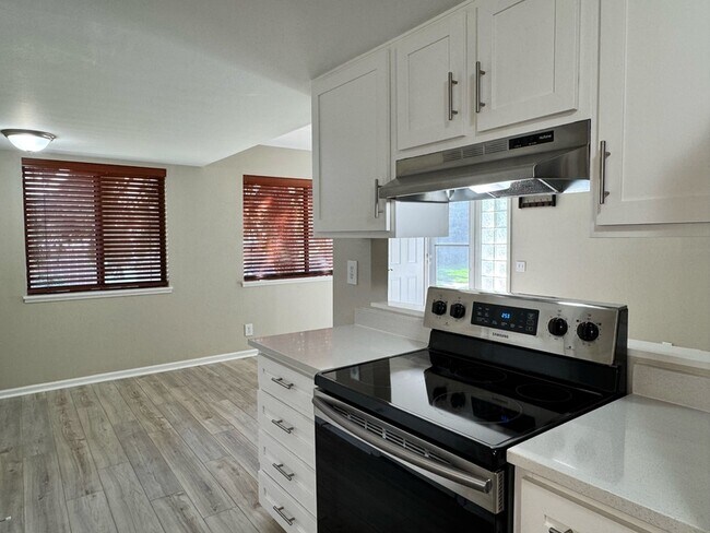 Building Photo - 3351 S Field St