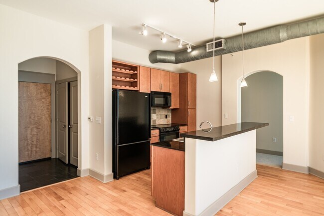 Building Photo - 1901 Post Oak Blvd