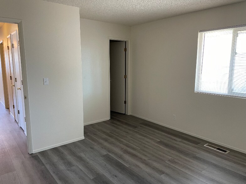 Building Photo - 470-755-755 Tule Dr