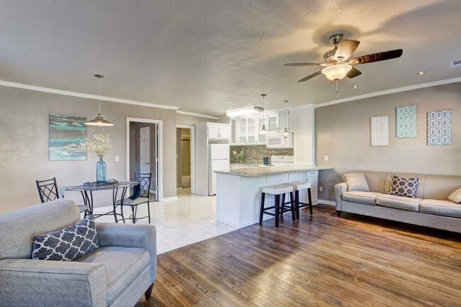 Building Photo - Cozy 1-Bedroom Duplex in Oklahoma City - C...