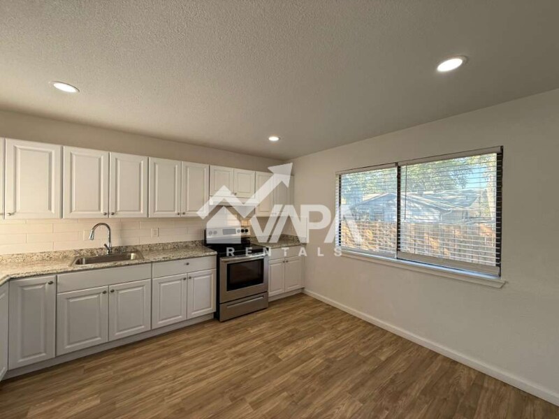 Building Photo - 13243 Larkwalk St
