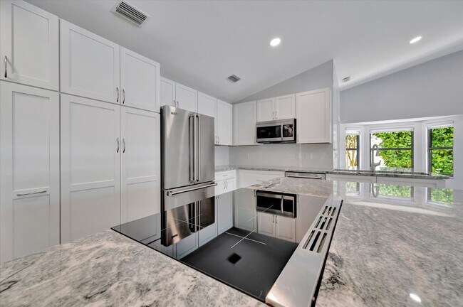 Building Photo - Stunning 3 Bed/ 2 Bath Pool Home in Longwood Run ~ UTC