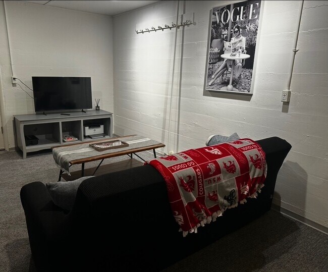 Building Photo - 1005 NE Duncan Ln