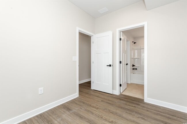 Building Photo - 303 Golan Cir