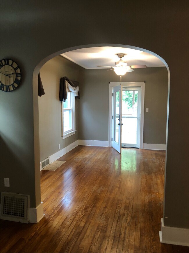 Building Photo - 2929 Davenport Ave