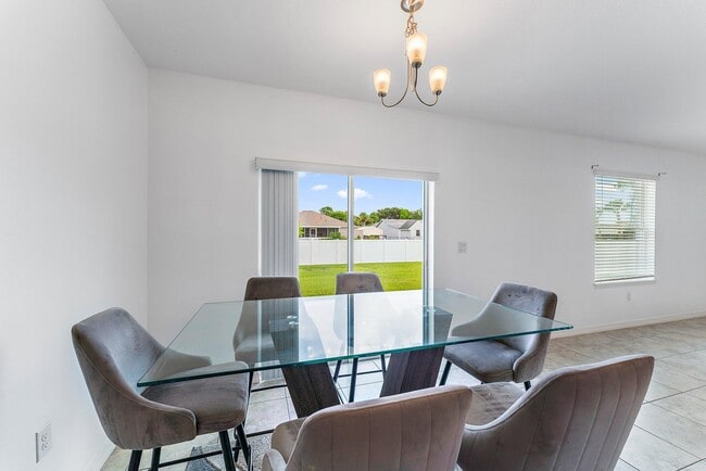 Building Photo - 1053 SW Coleman Ave