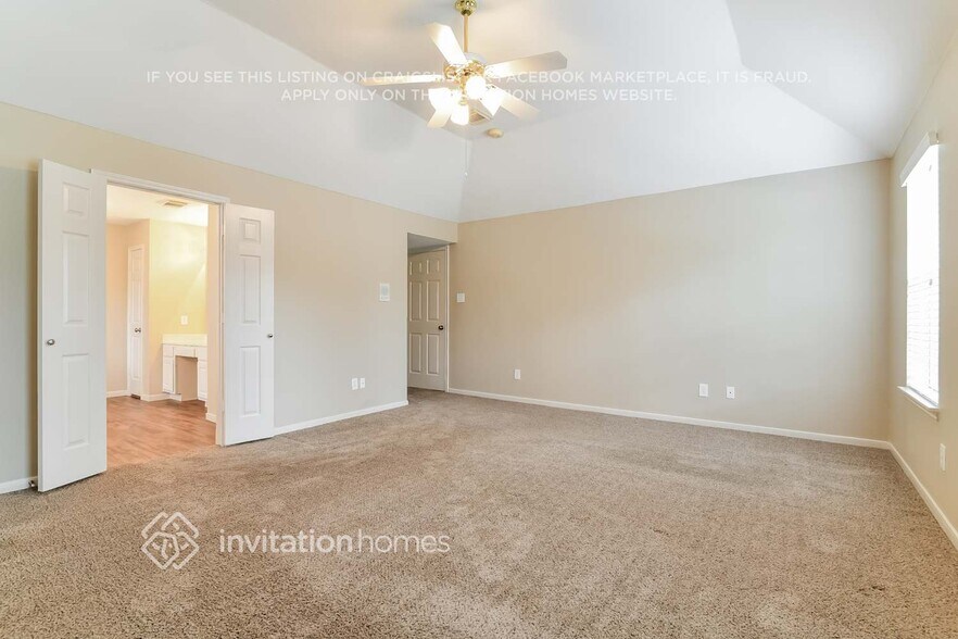 Building Photo - 11907 Lakewood Hills Dr
