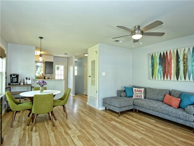 Building Photo - 1513 Travis Heights Blvd