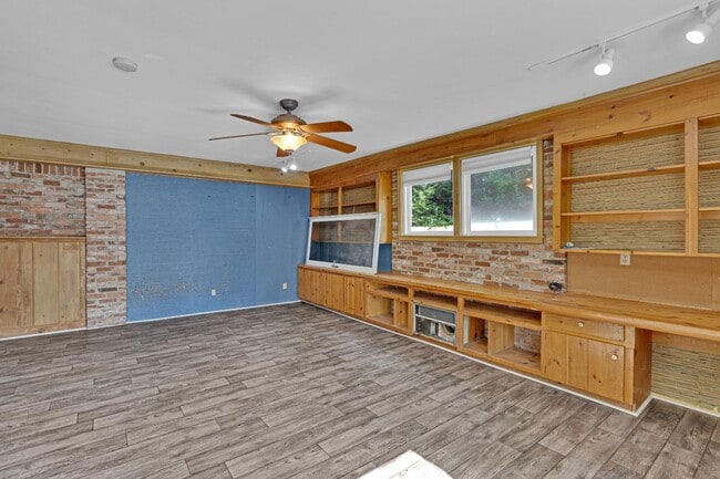 Building Photo - 3533 Greenleaf Rd