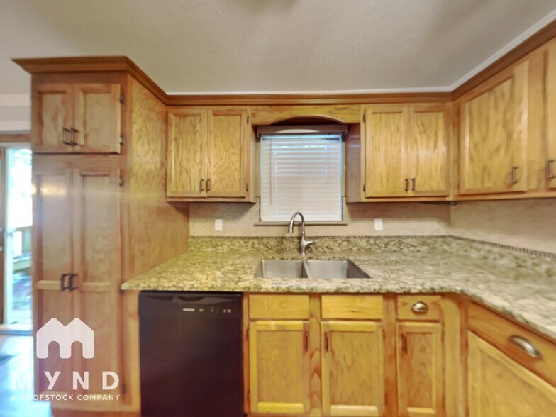 Building Photo - 532 Windy Ln