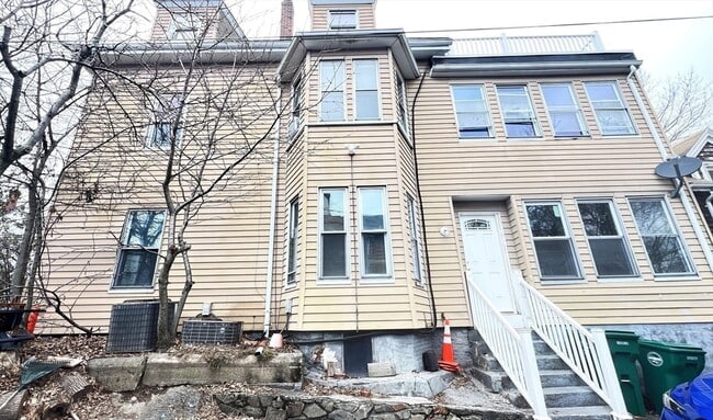 Building Photo - 31 Ridgeway St