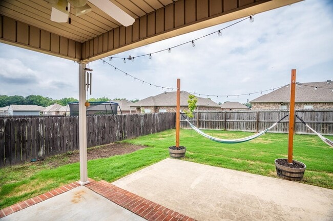 Building Photo - 2423 Palisade Dr