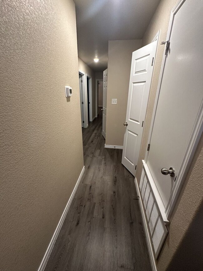 Building Photo - AVAILABLE NOW! - 2 WEEKS FREE!