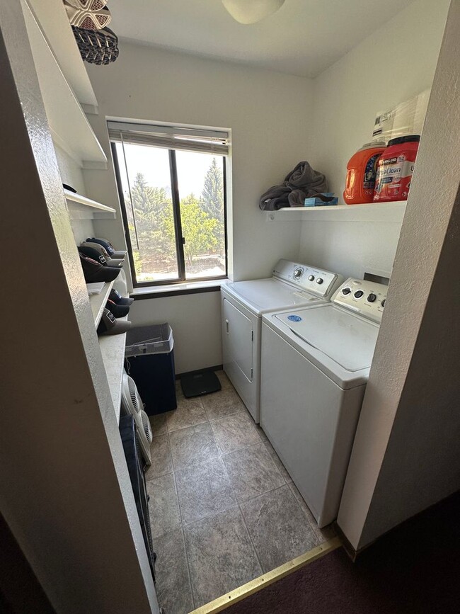 Building Photo - 93 Meadowood Dr
