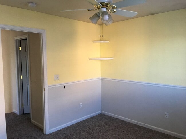 Building Photo - PET FRIENDLY 4 BEDROOM, 3 BATHROOM HOME WI...