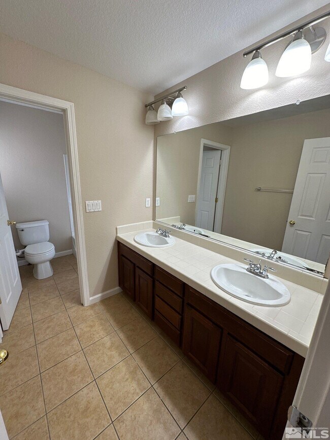 Building Photo - 3994 Dominus Dr