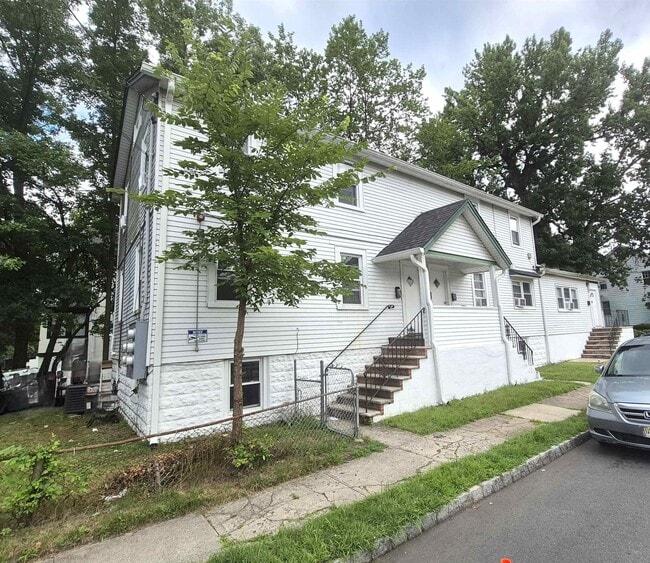 Primary Photo - 225 4th St