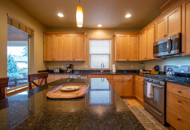 Building Photo - 1021 Redtail Loop