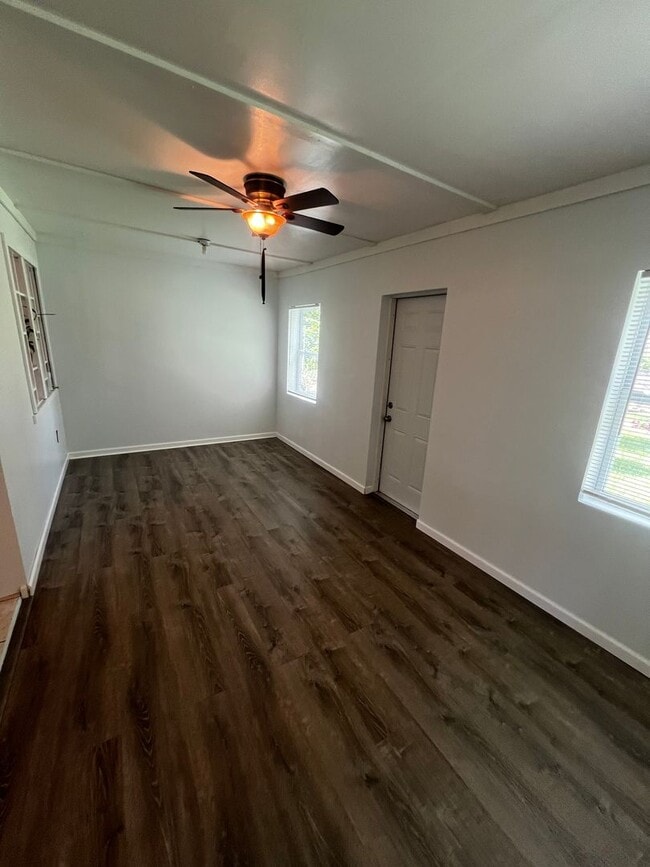 Building Photo - 3 BEDROOM 2 BATH CONVENIENTLY LOCATED WITH A TROPICAL OASIS IN THE BACK YARD!