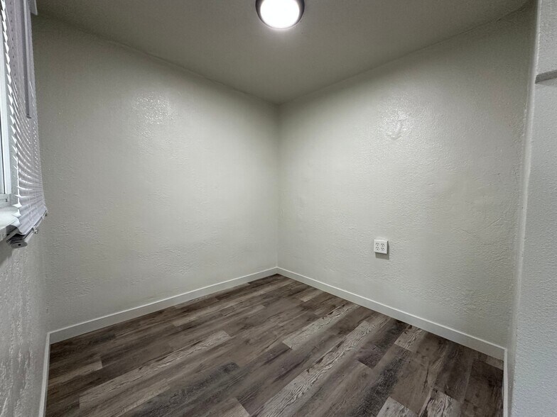 Building Photo - 614 E 600 S