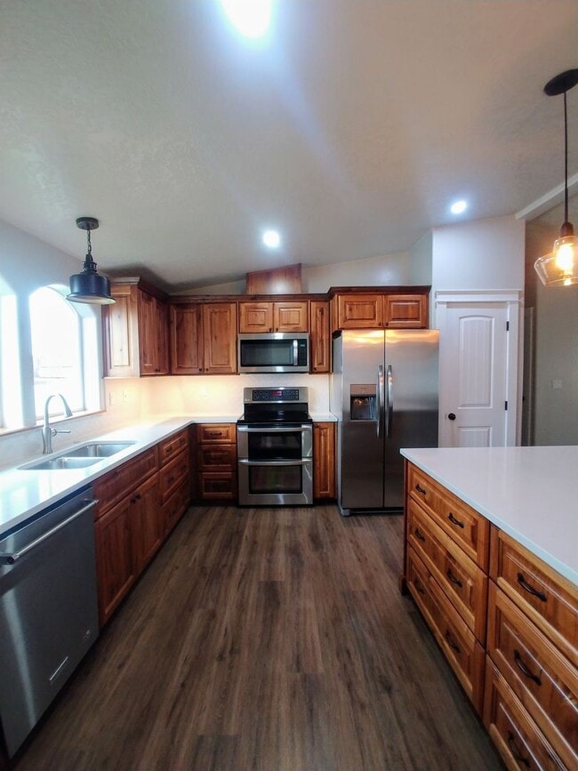 Building Photo - 3 Bedroom, 2 Bathroom Updated Home in Home...