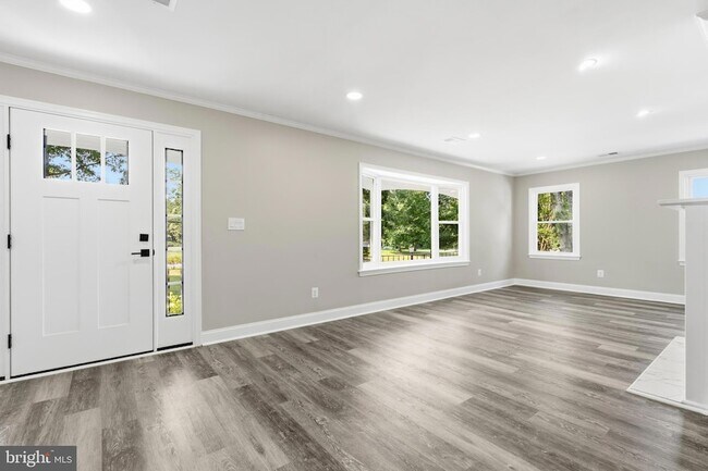 Building Photo - 2608 Holly Dr