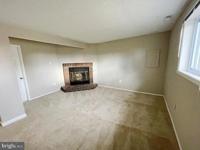 Building Photo - 625 Glynita Cir