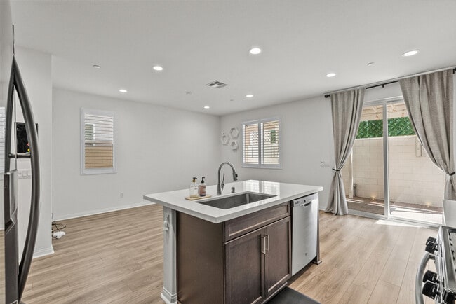 Building Photo - 14610 Isla Vista Dr