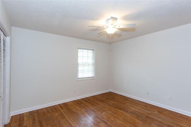 Building Photo - 3103 Colonial Way