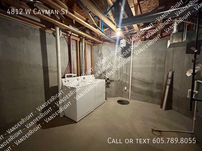 Building Photo - 4812 W Cayman St